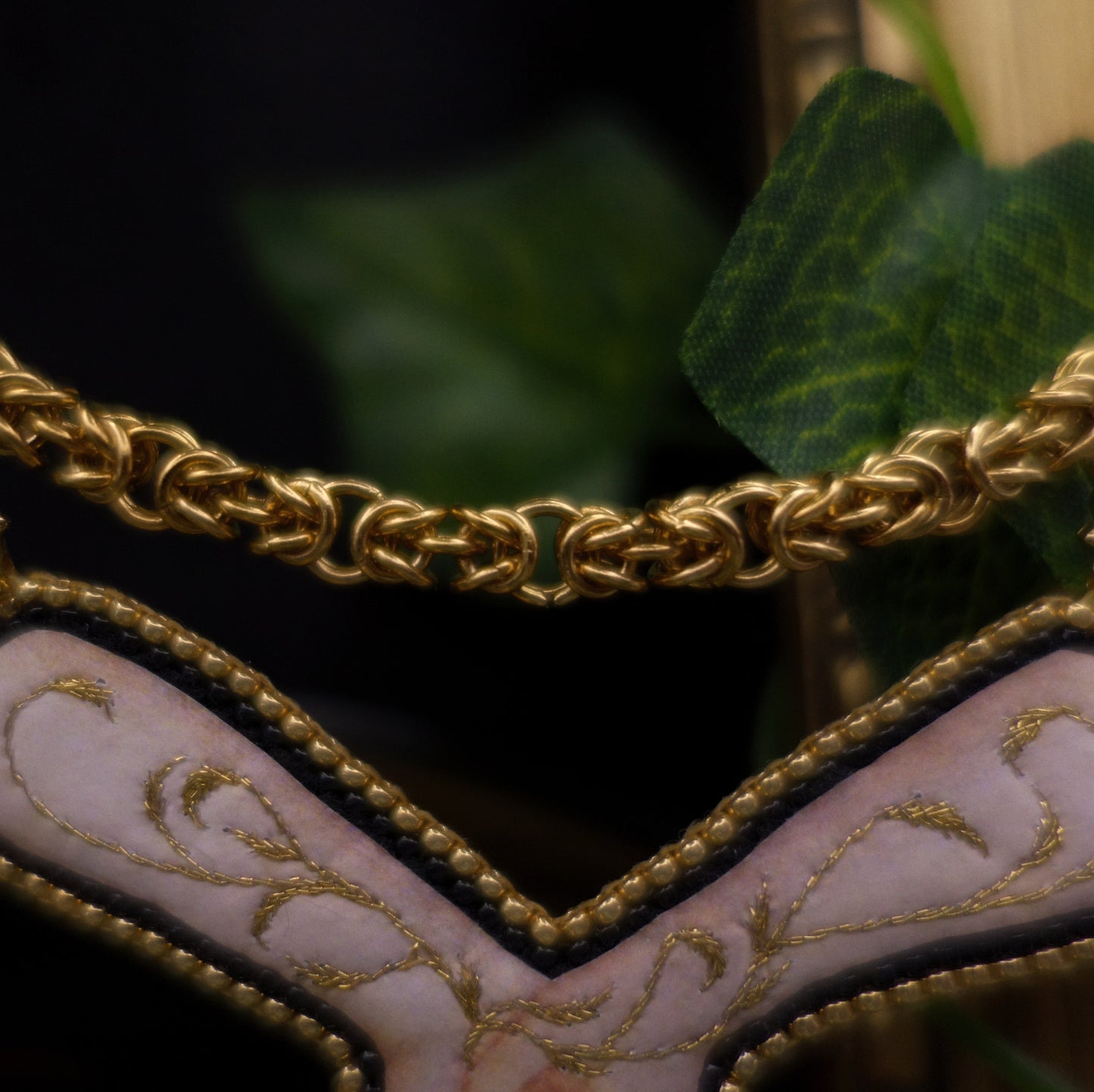 Collier mains