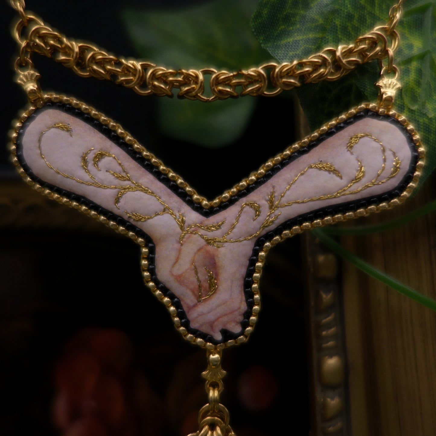 Collier mains