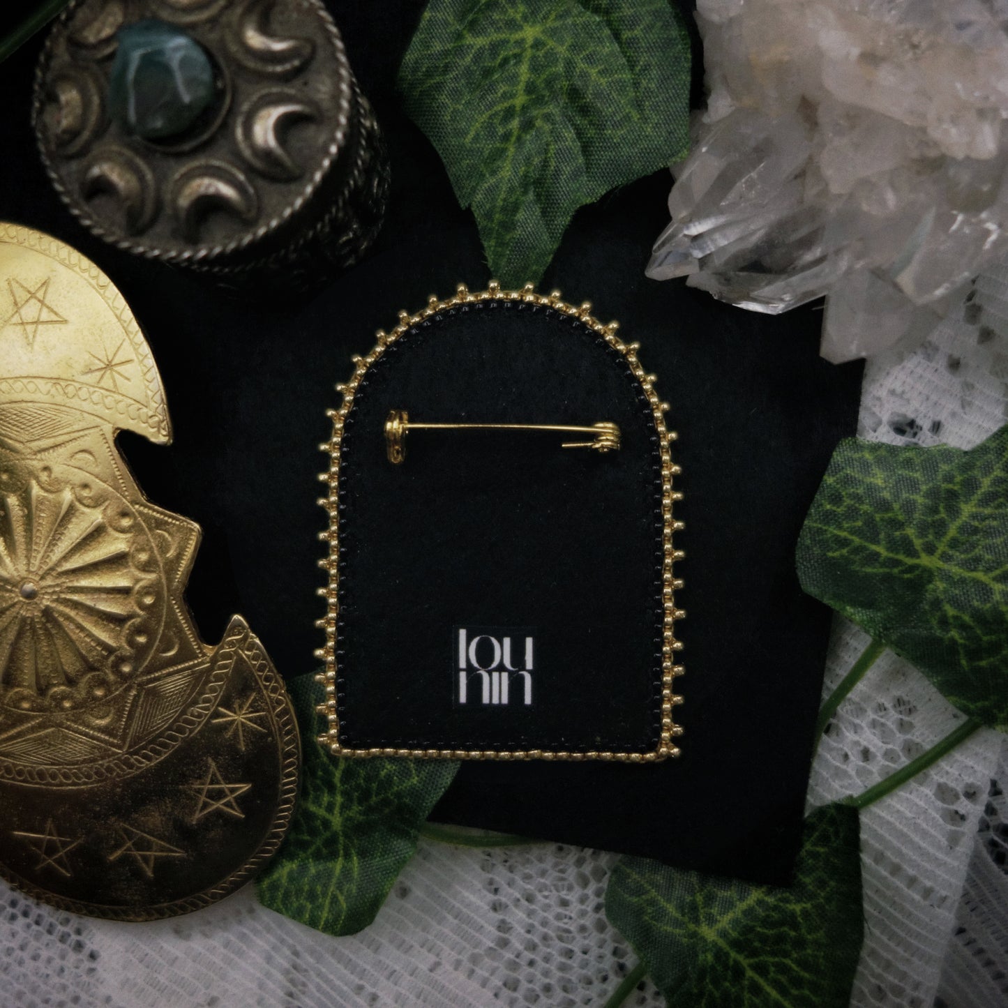 Broche vanité