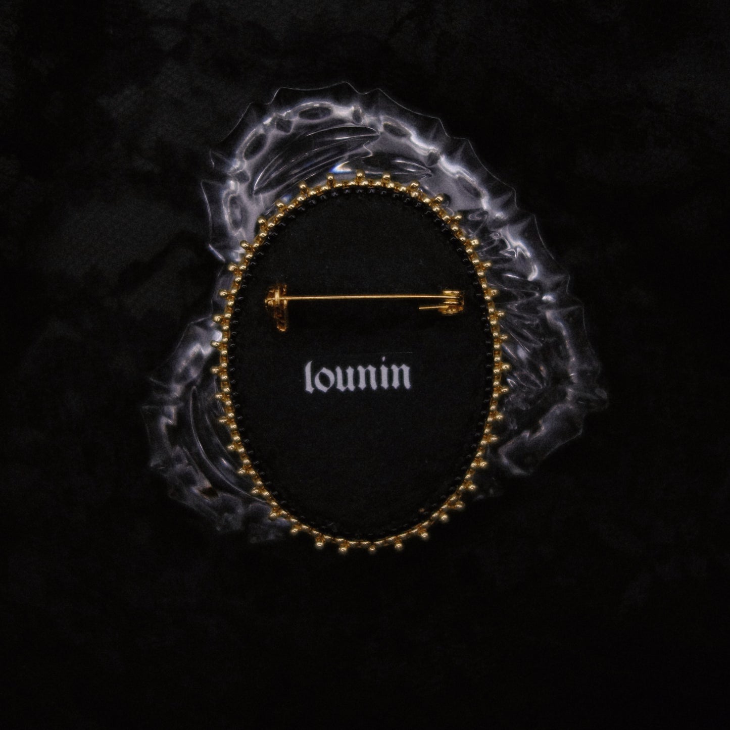 Broche gravure