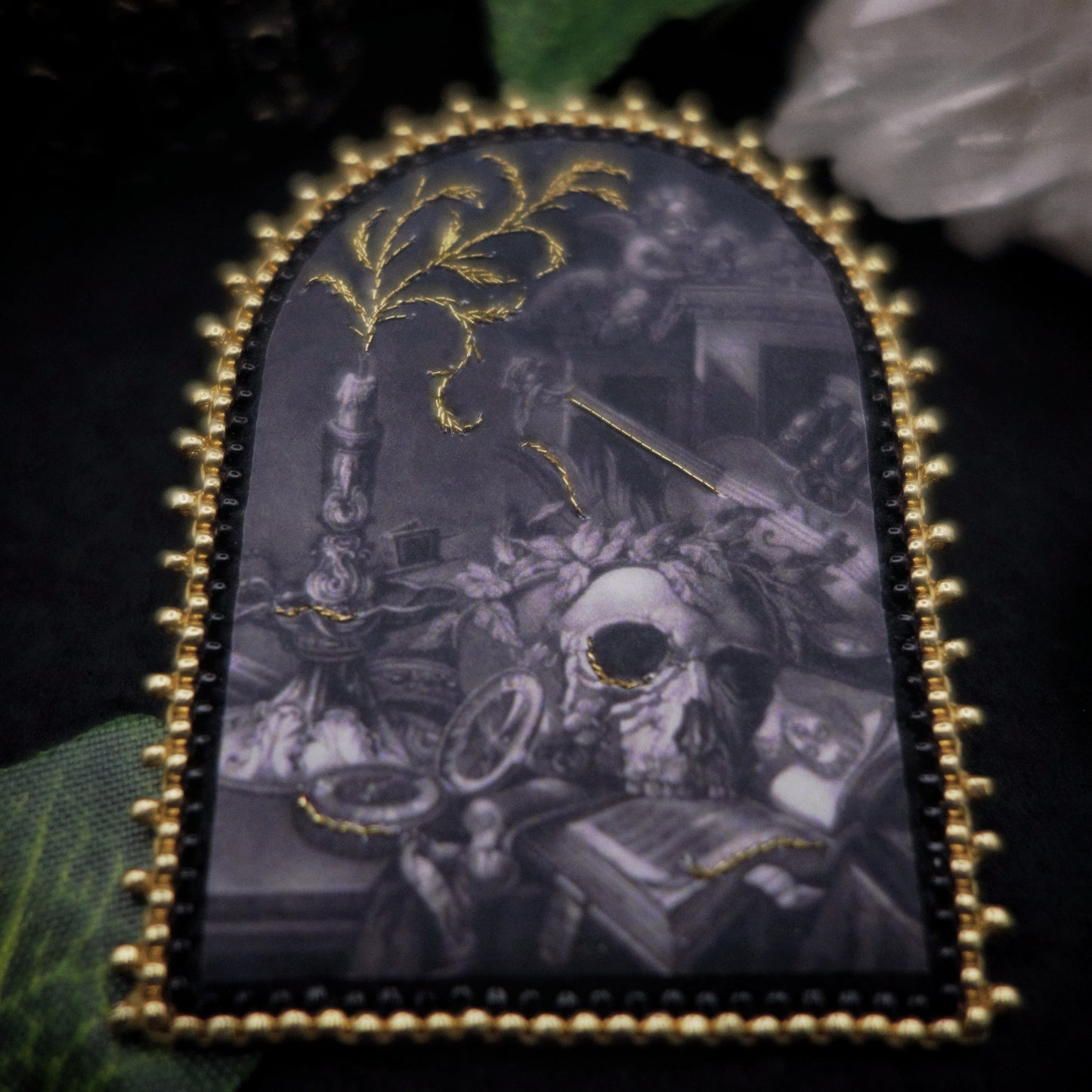 Broche vanité