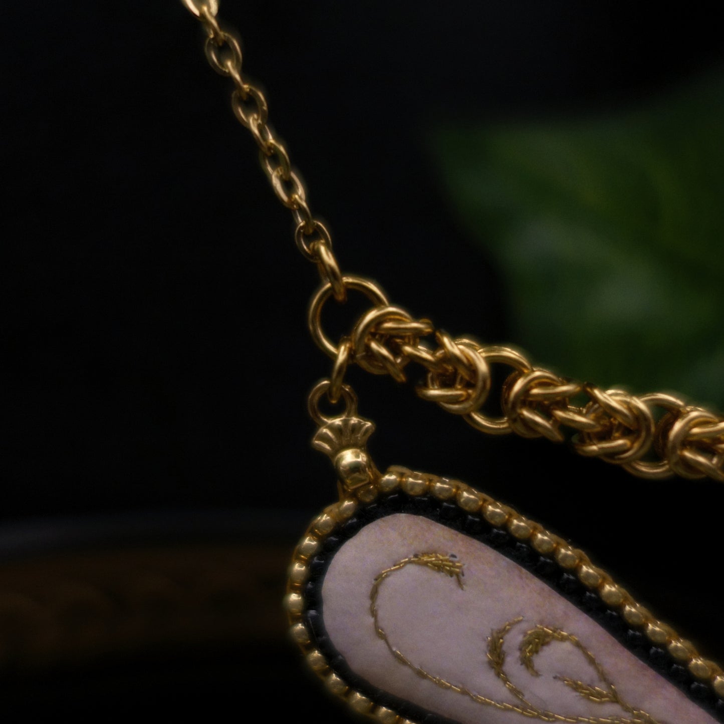 Collier mains
