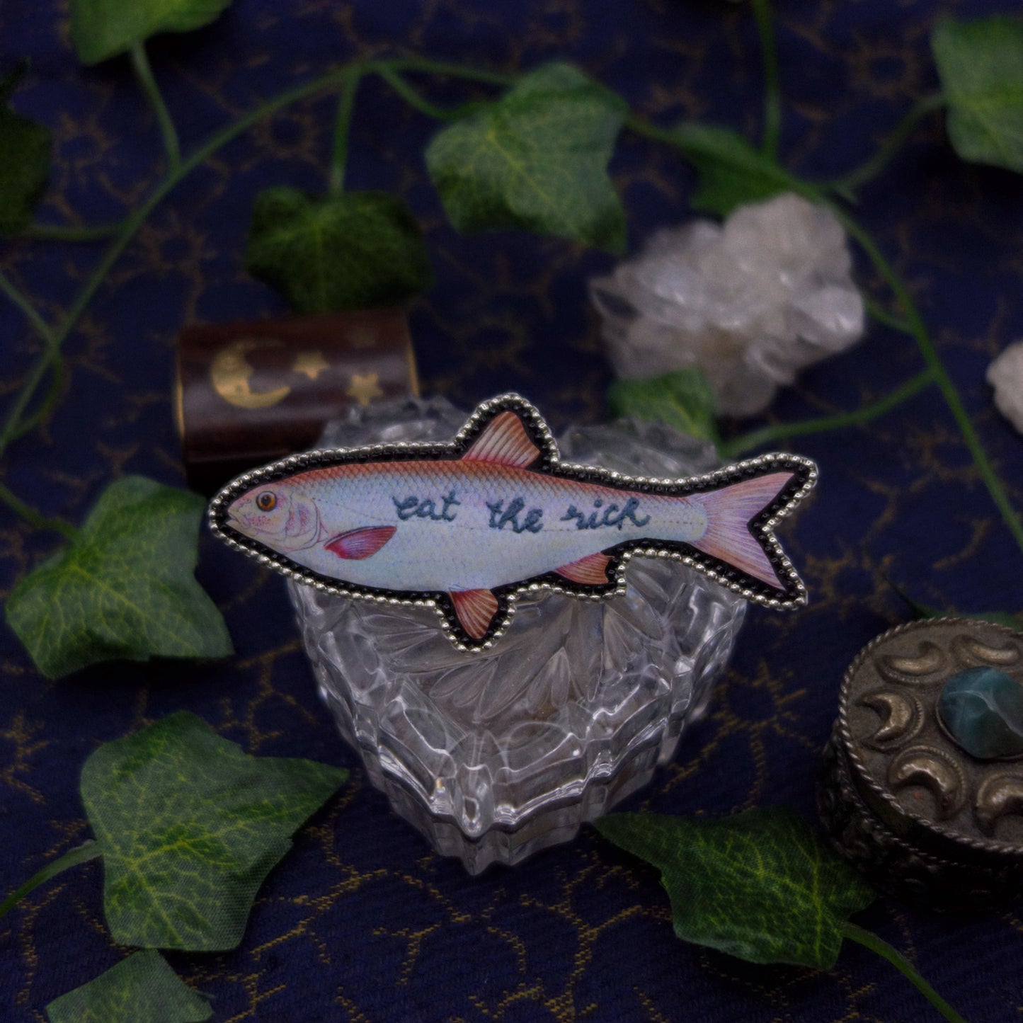 Broche poisson "eat the rich"