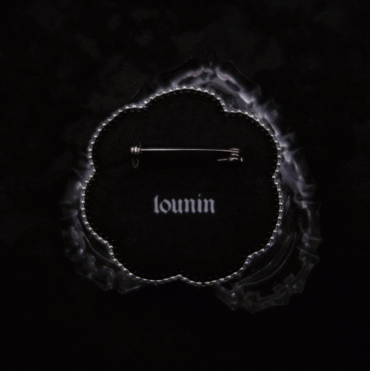 Broche gravure