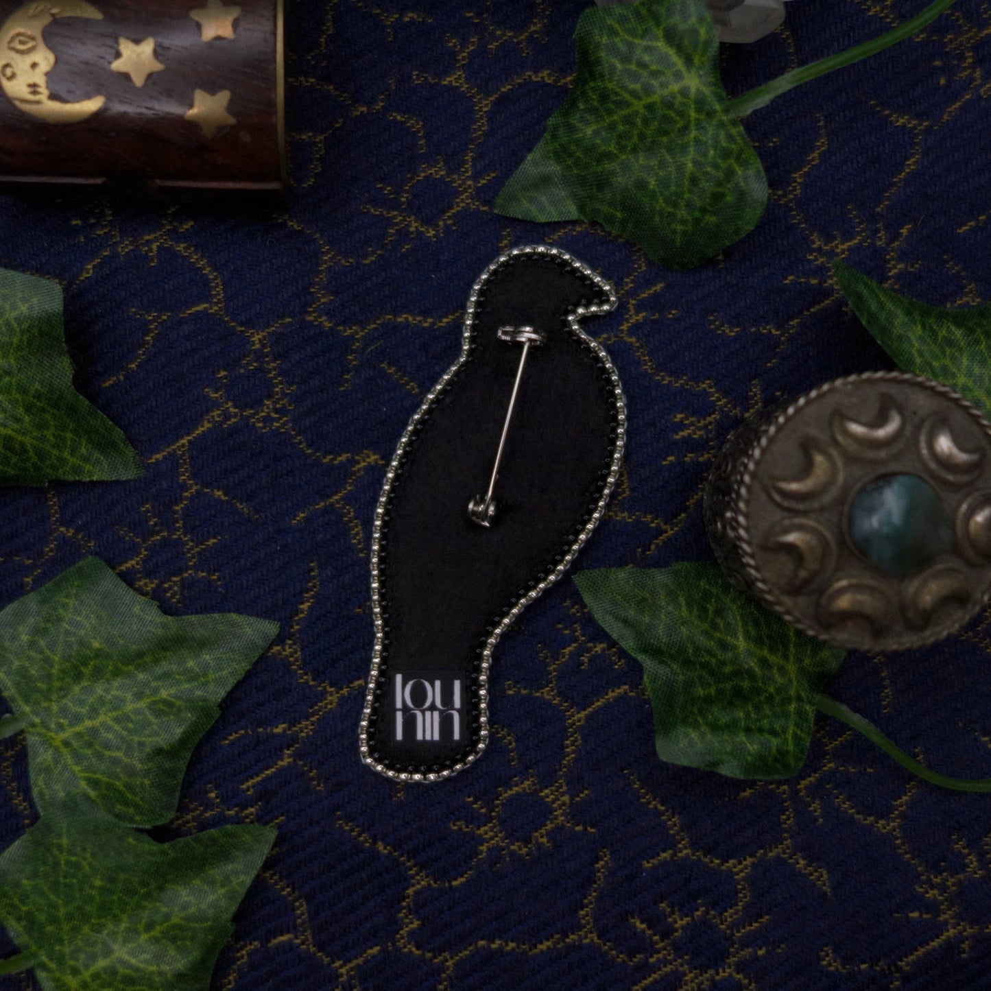 Broche pigeon "eat the rich"