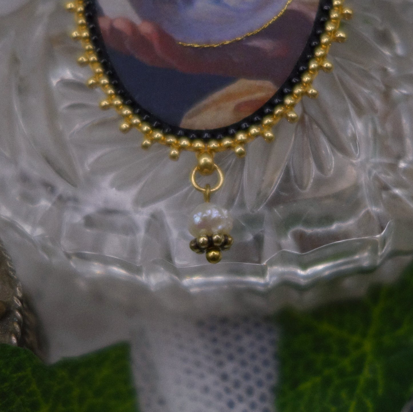 Broche lune et feuilles