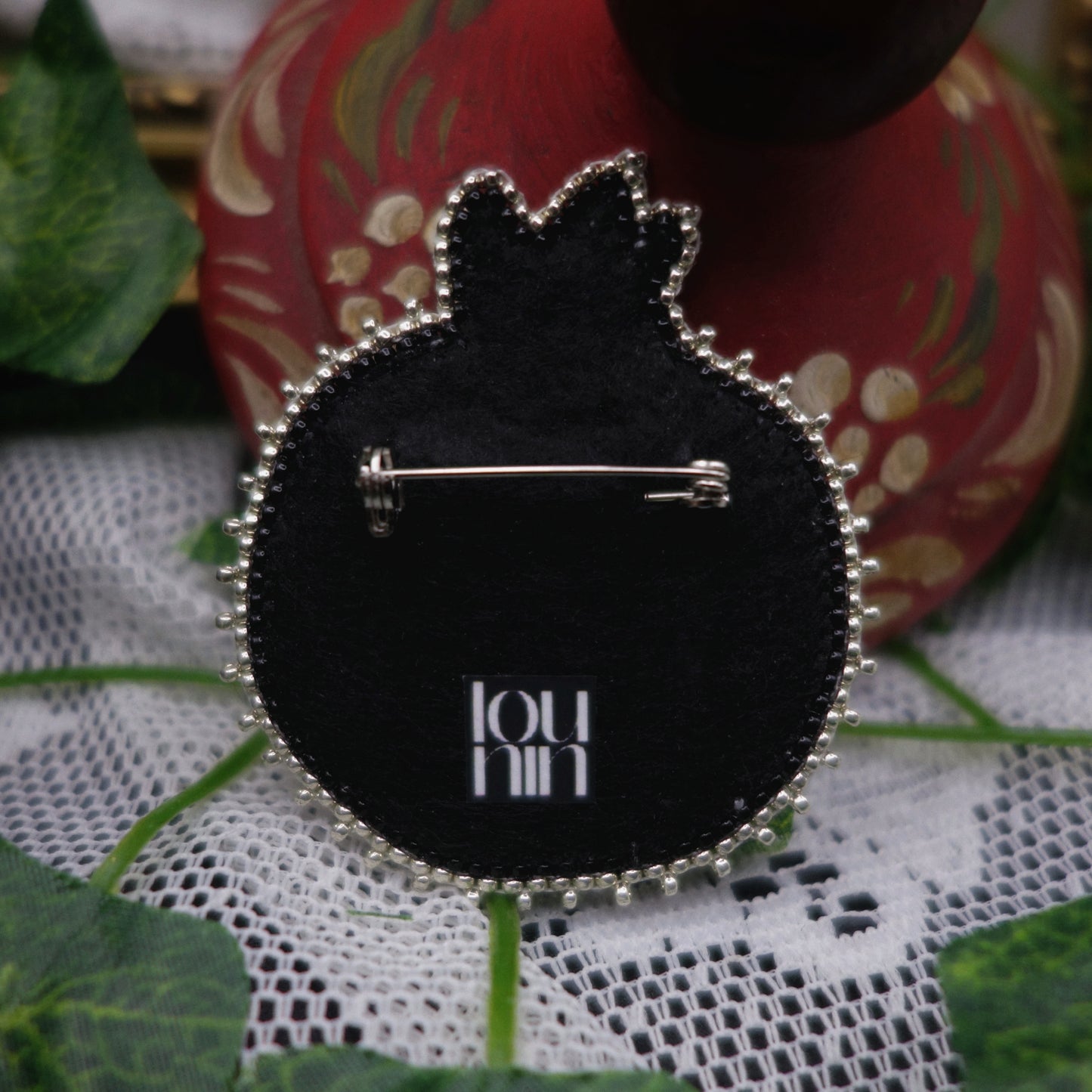 Broche grenade au crâne