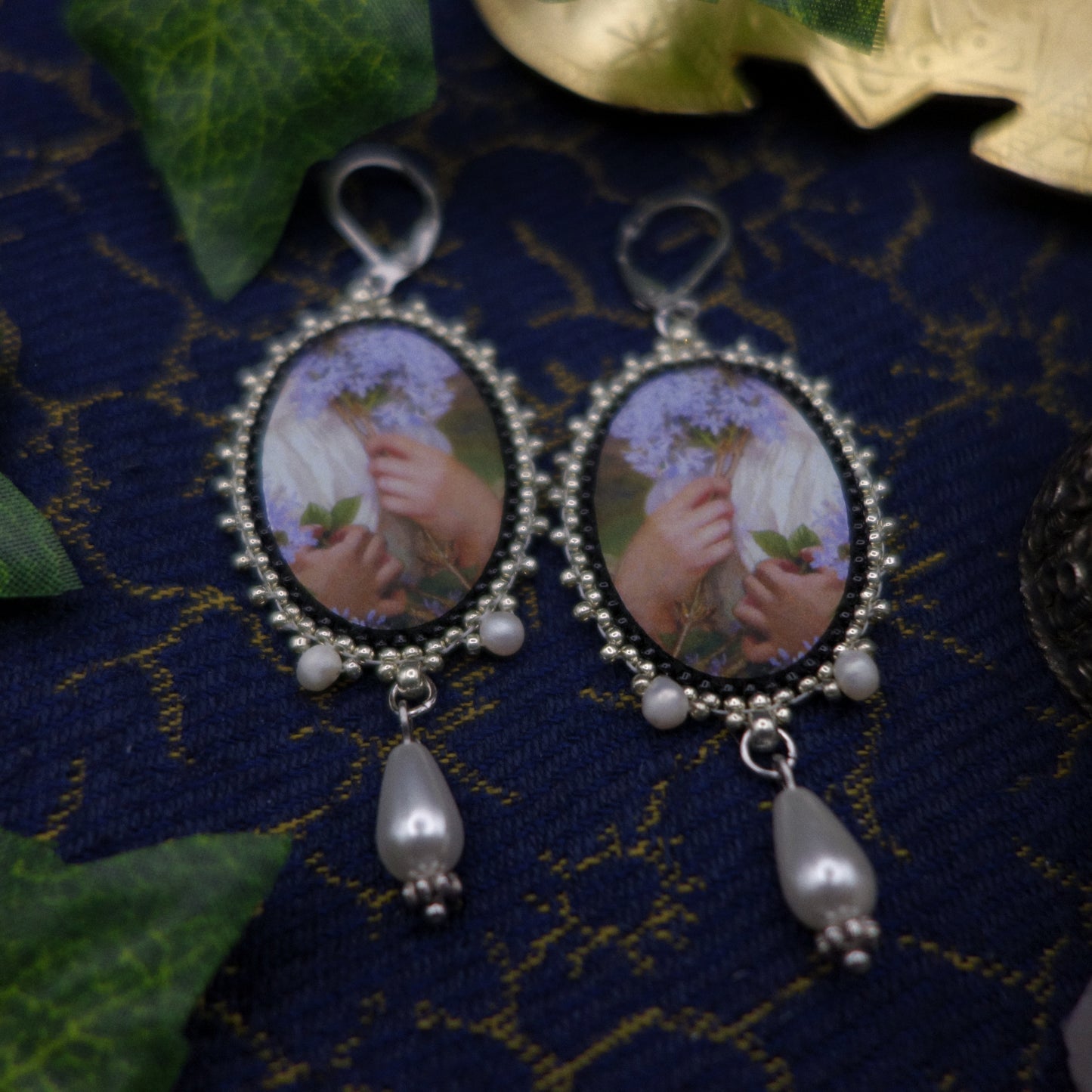 Boucles mains et fleurs