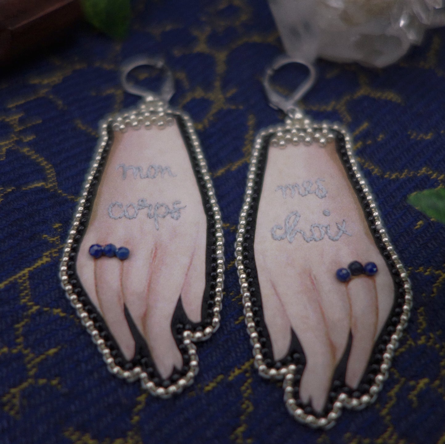 Boucles mains "mon corps, mes choix"