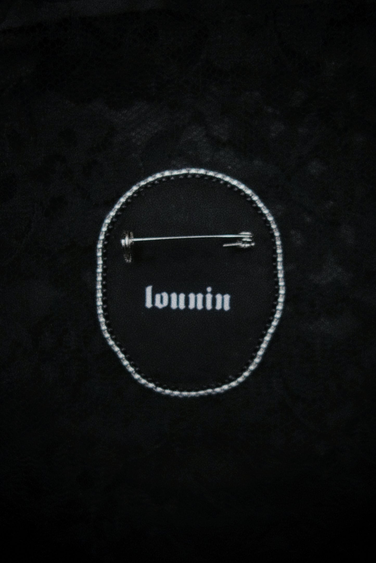 Broche tête de poupée