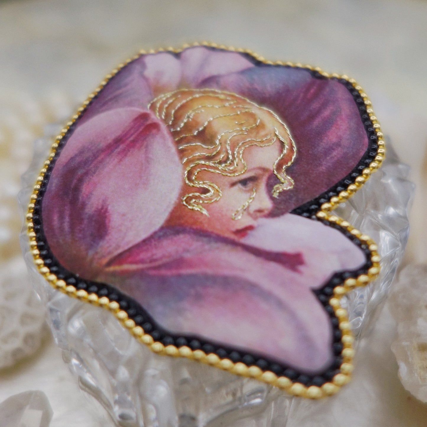 Broche fleur et tête