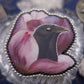 Broche fleur et corbeau