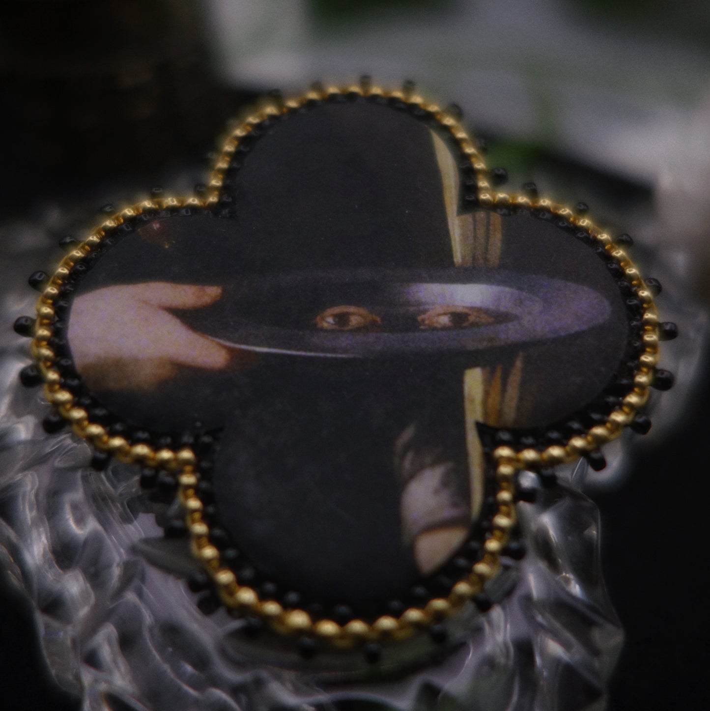 Broche yeux -- vide atelier