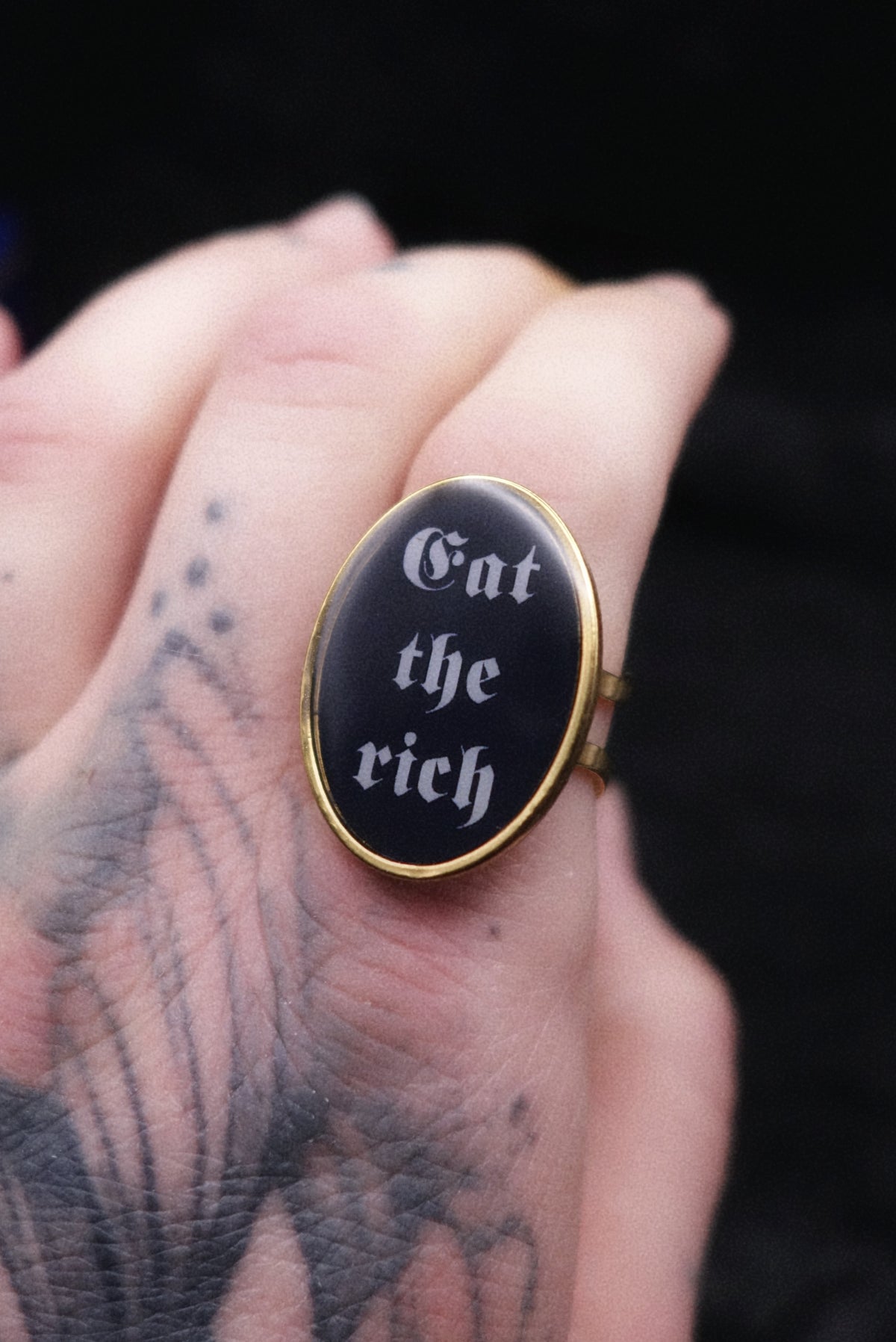 Bague "eat the rich"