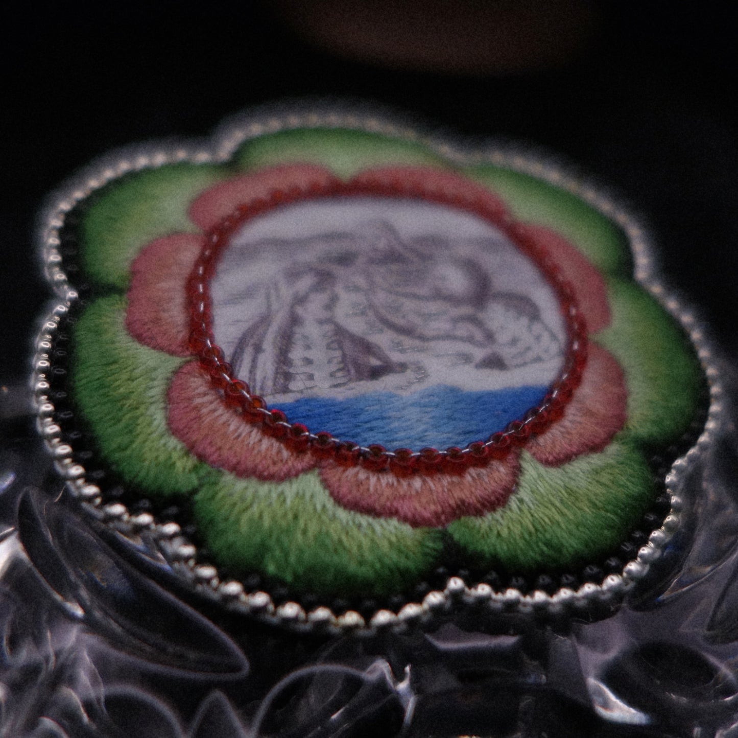 Broche gravure