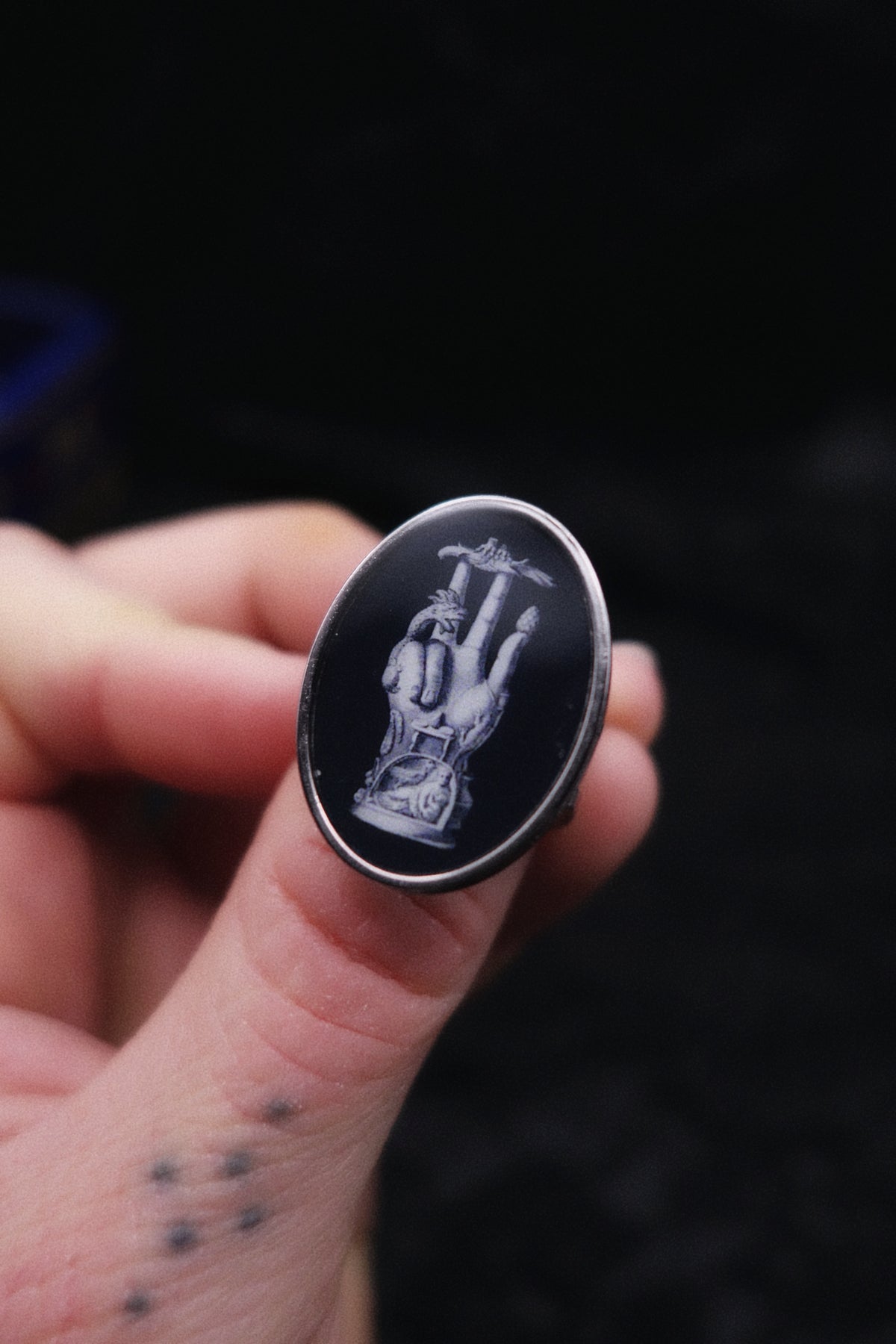 Bague main votive