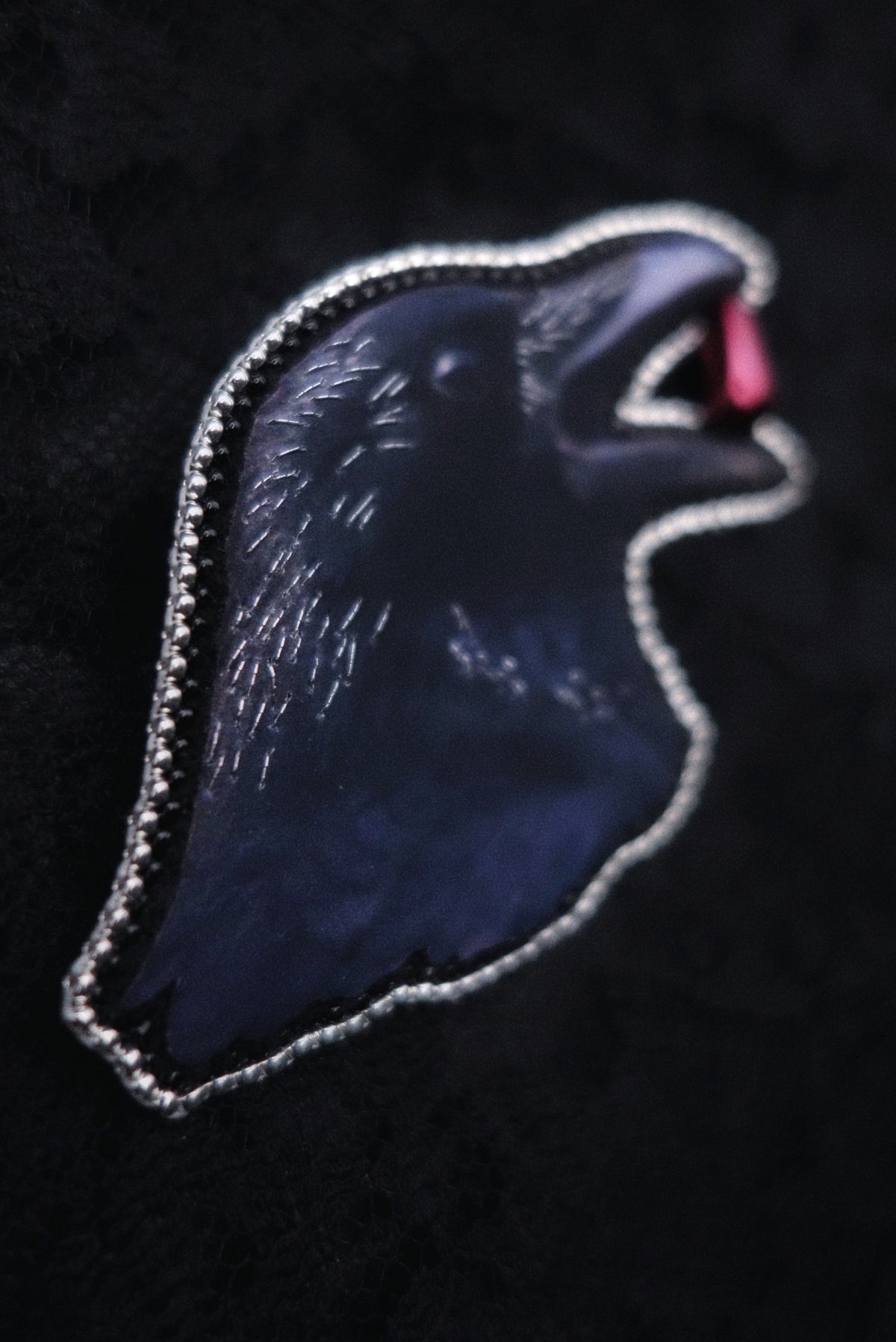 Broche corbeau