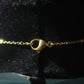 Collier soleil et mains
