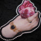 Broche main et cœur barbelé