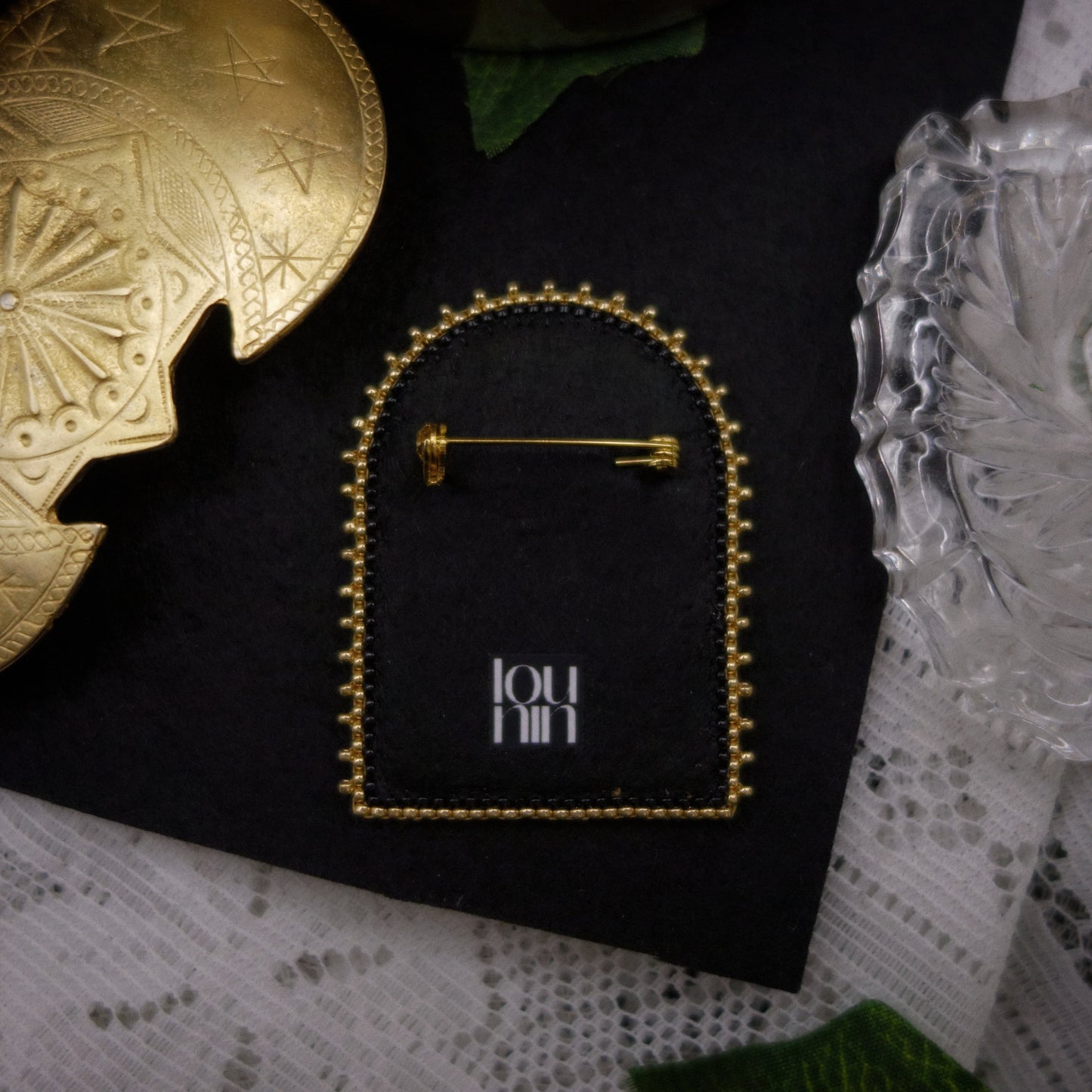 Broche serpent dans un calice