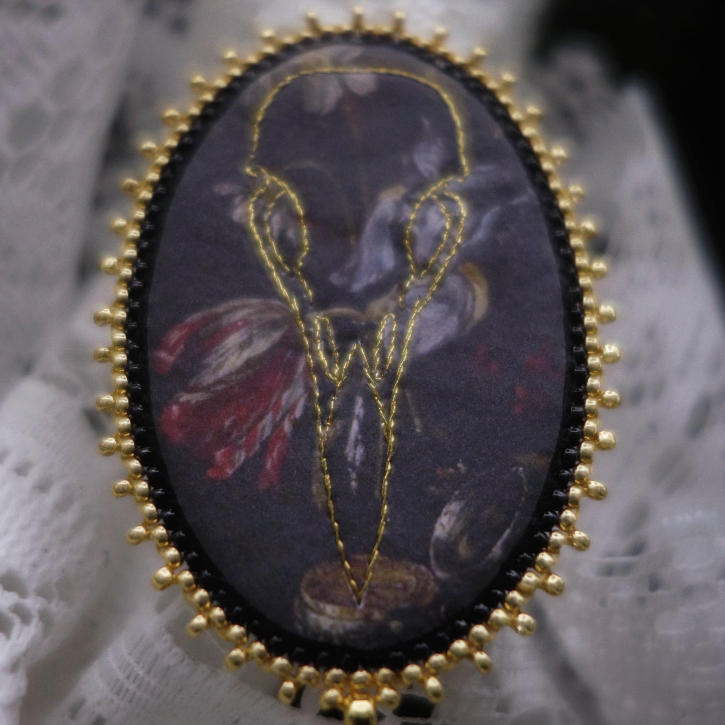 Broche crâne de corbeau