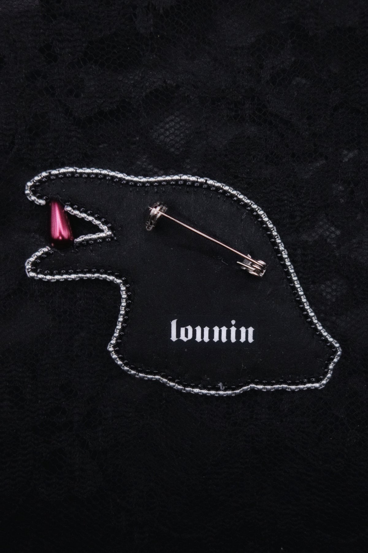 Broche corbeau
