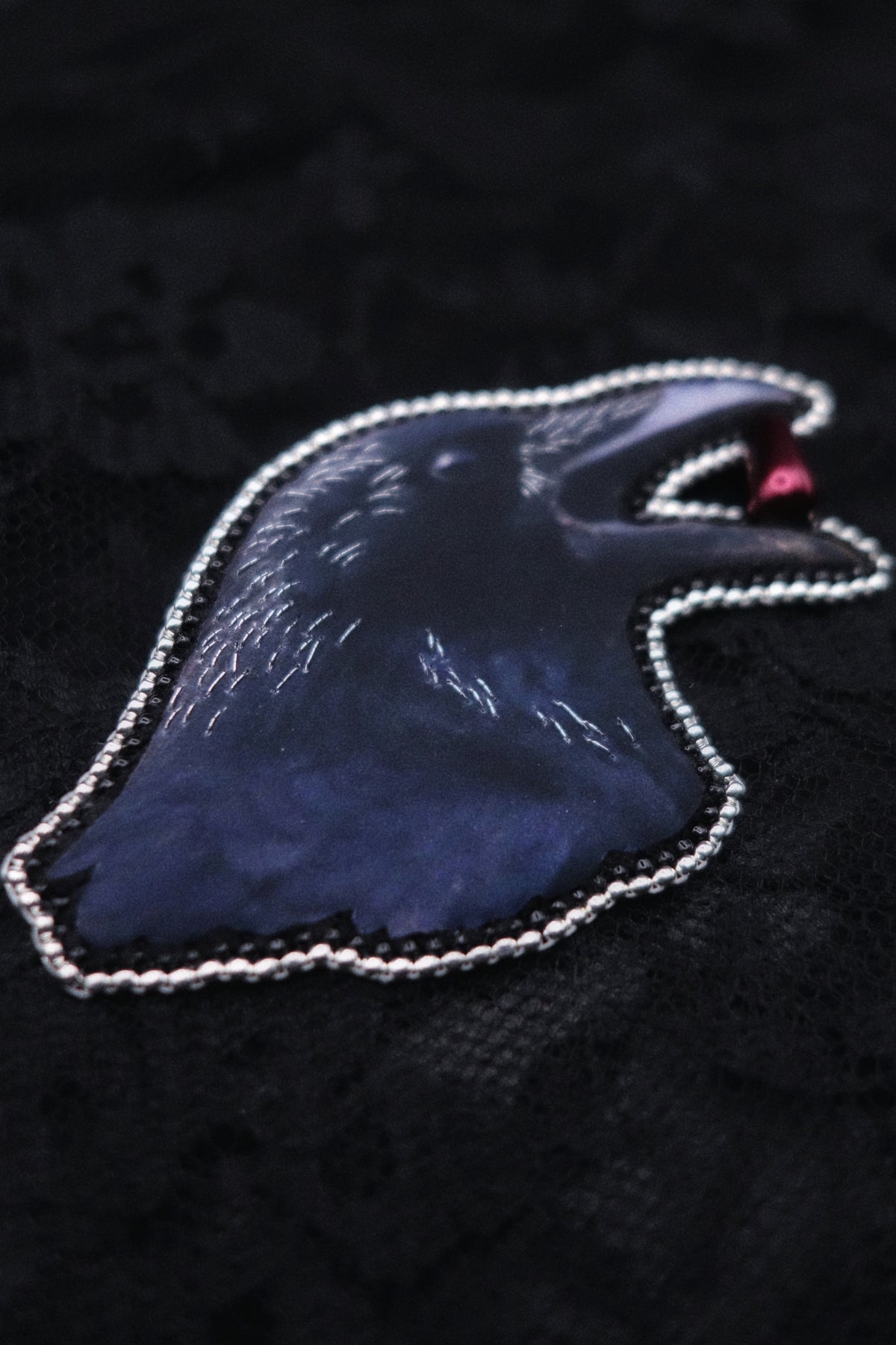 Broche corbeau