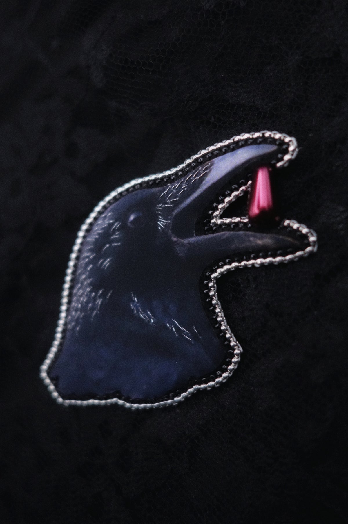 Broche corbeau