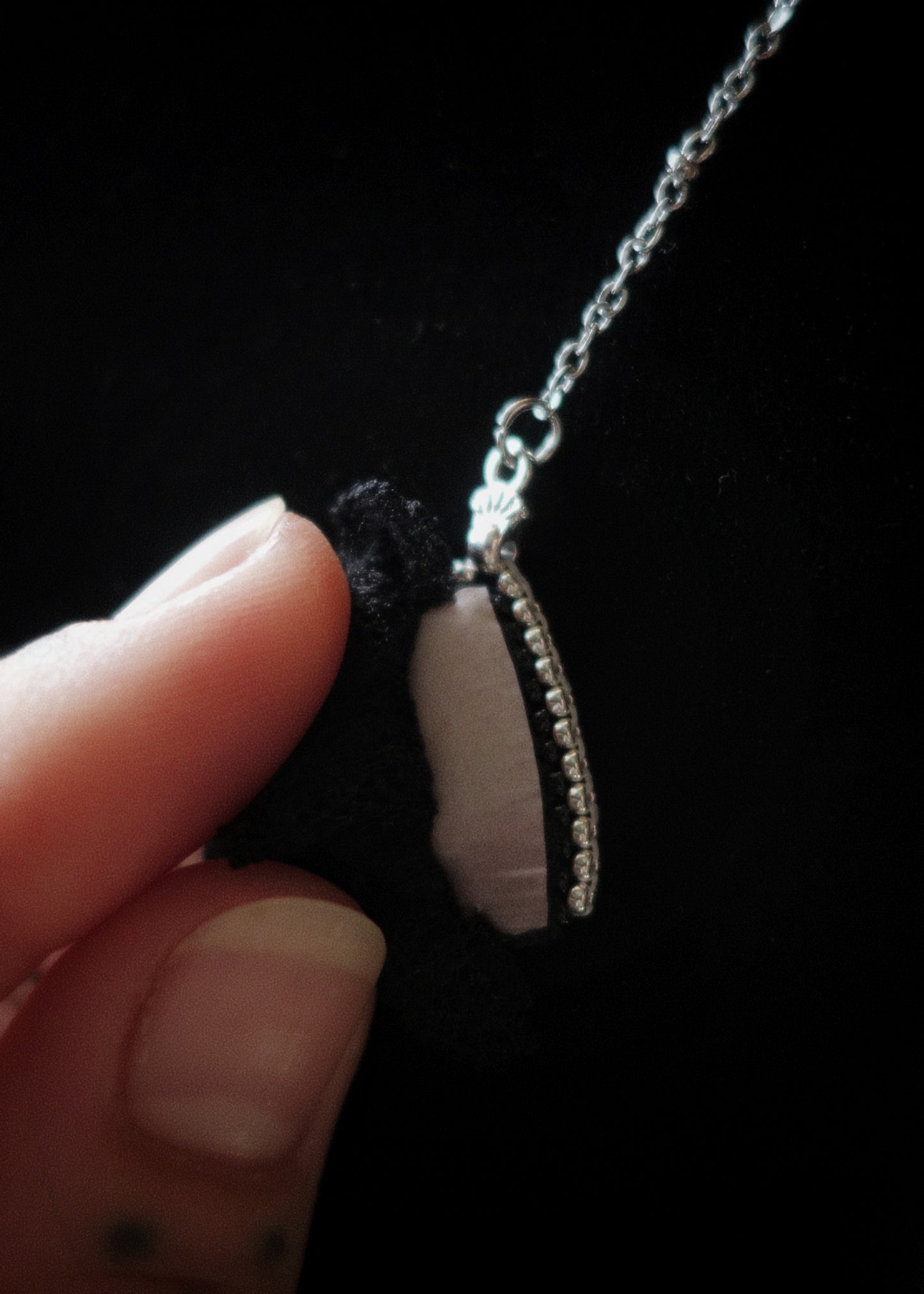 Collier mains