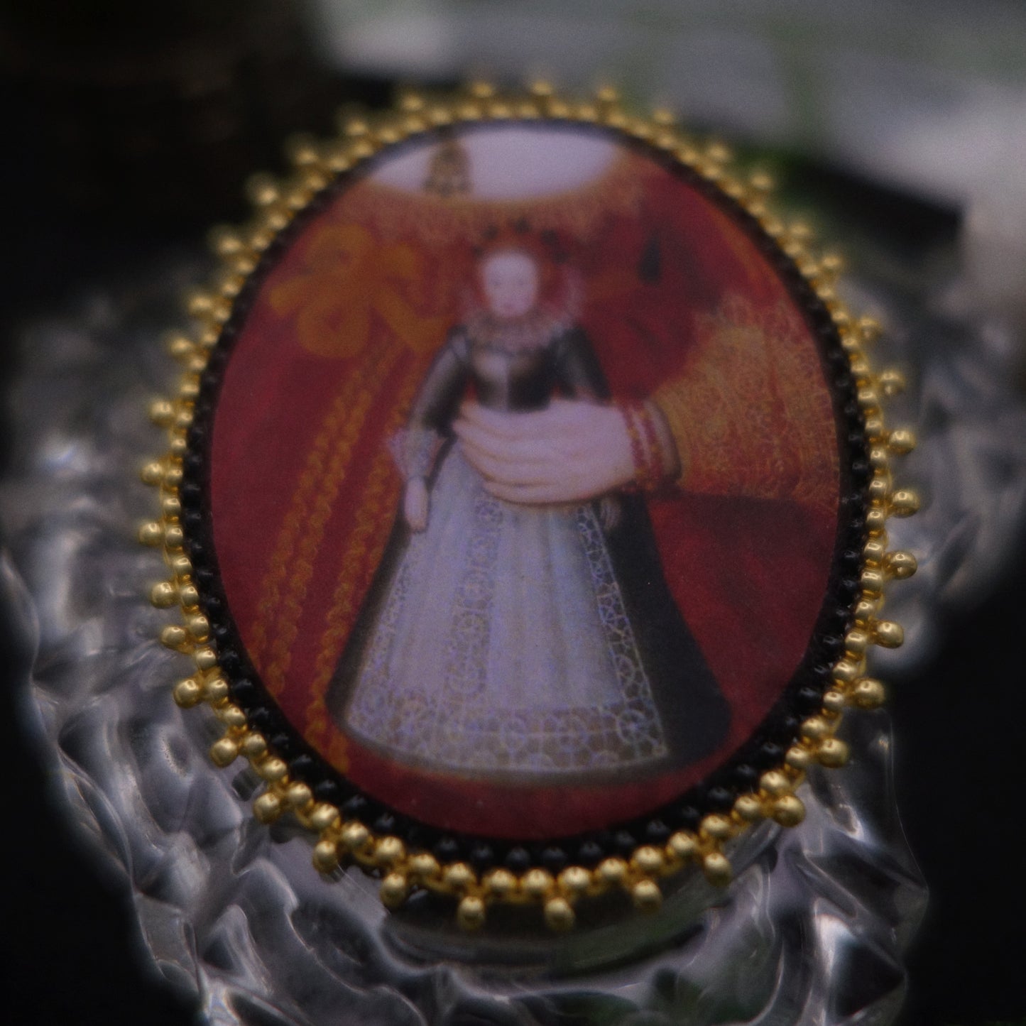 Broche poupée victorienne -- vide atelier