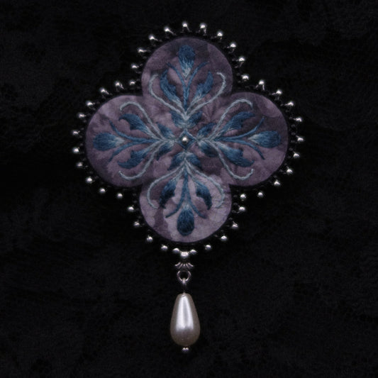 Broche fleurie