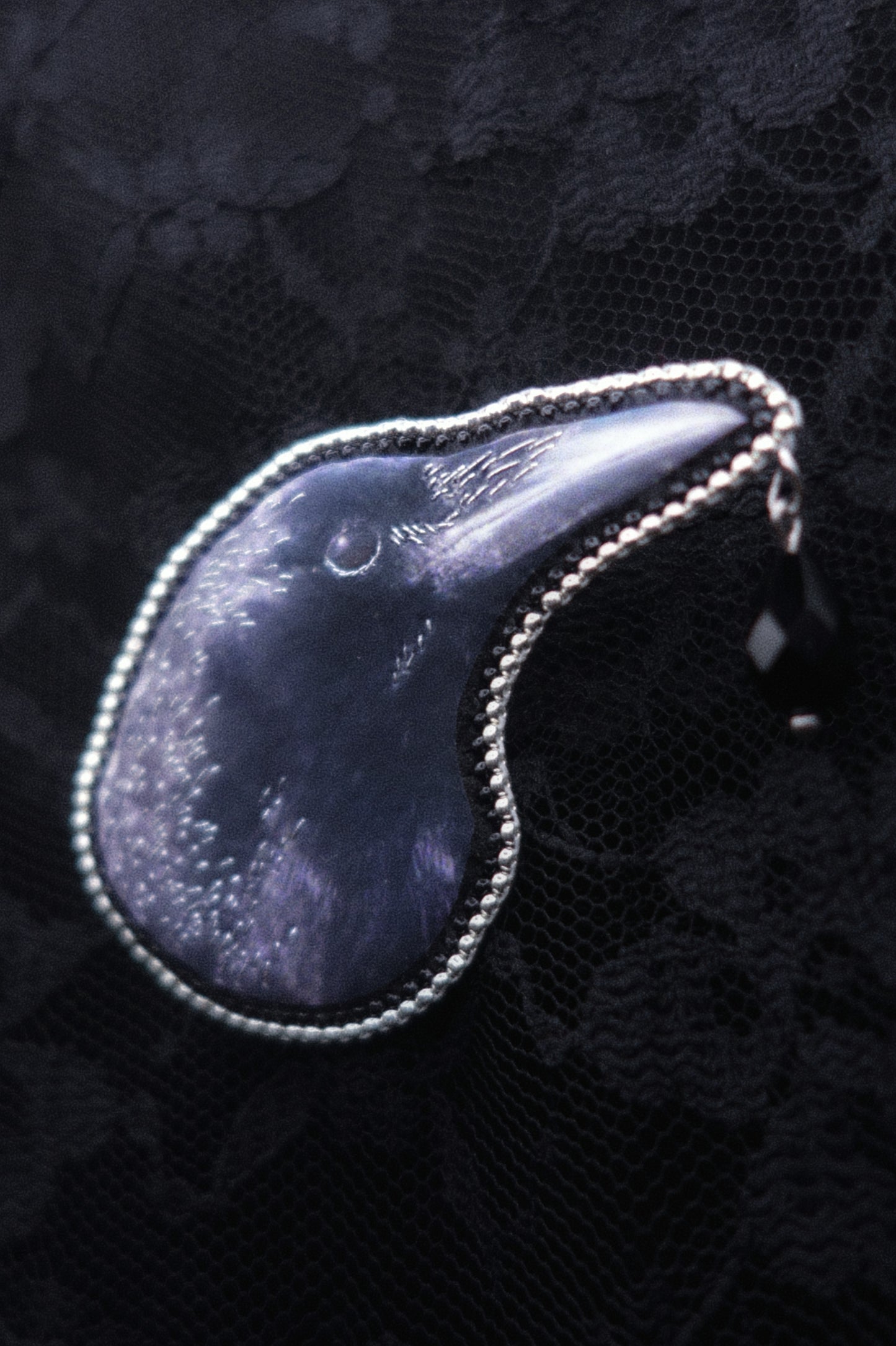 Broche tête de corbeau