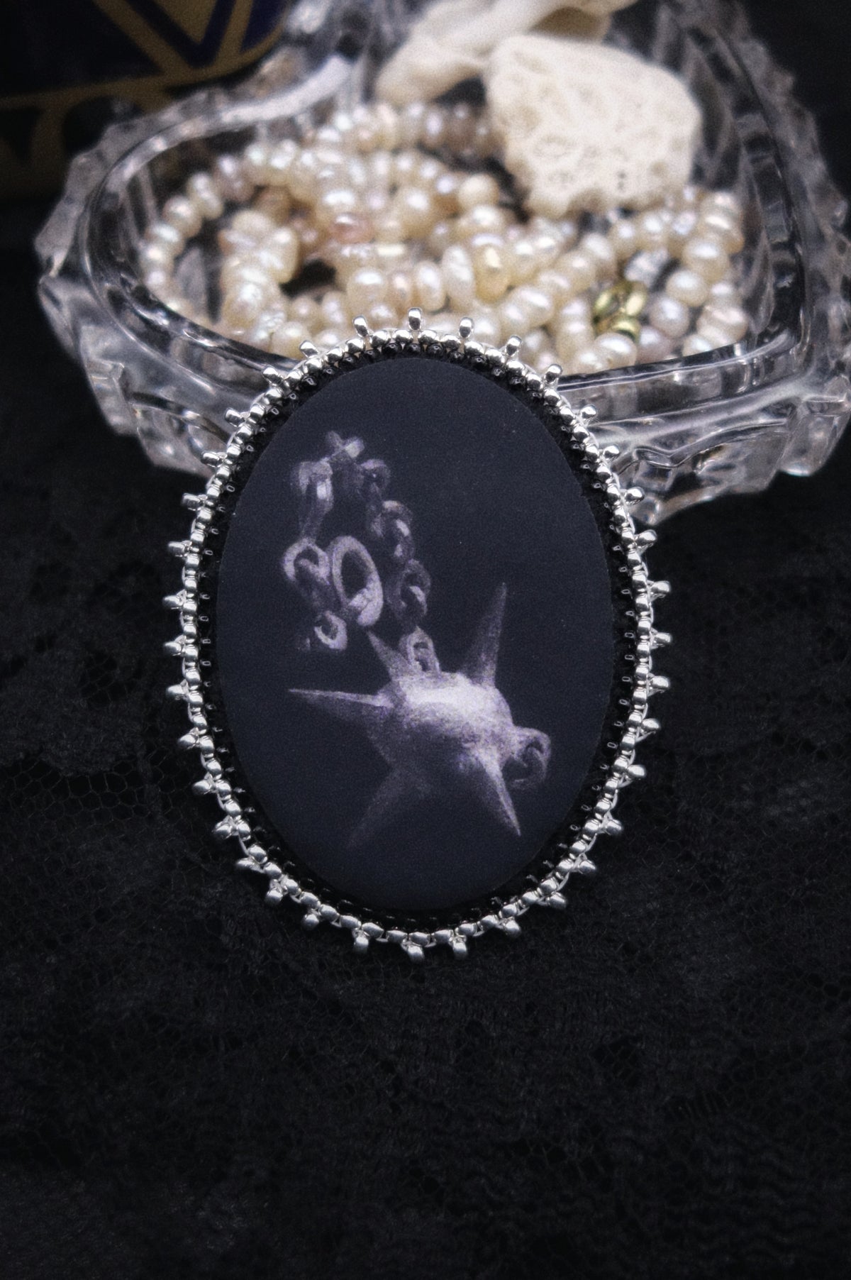 Broche fléau