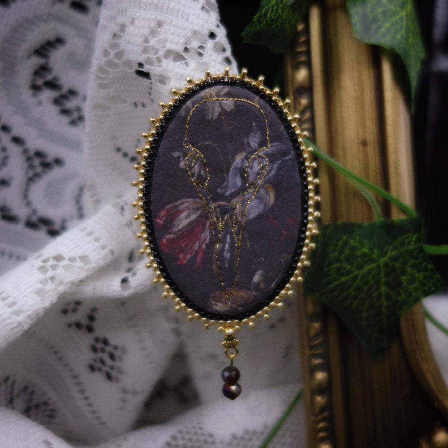 Broche crâne de corbeau