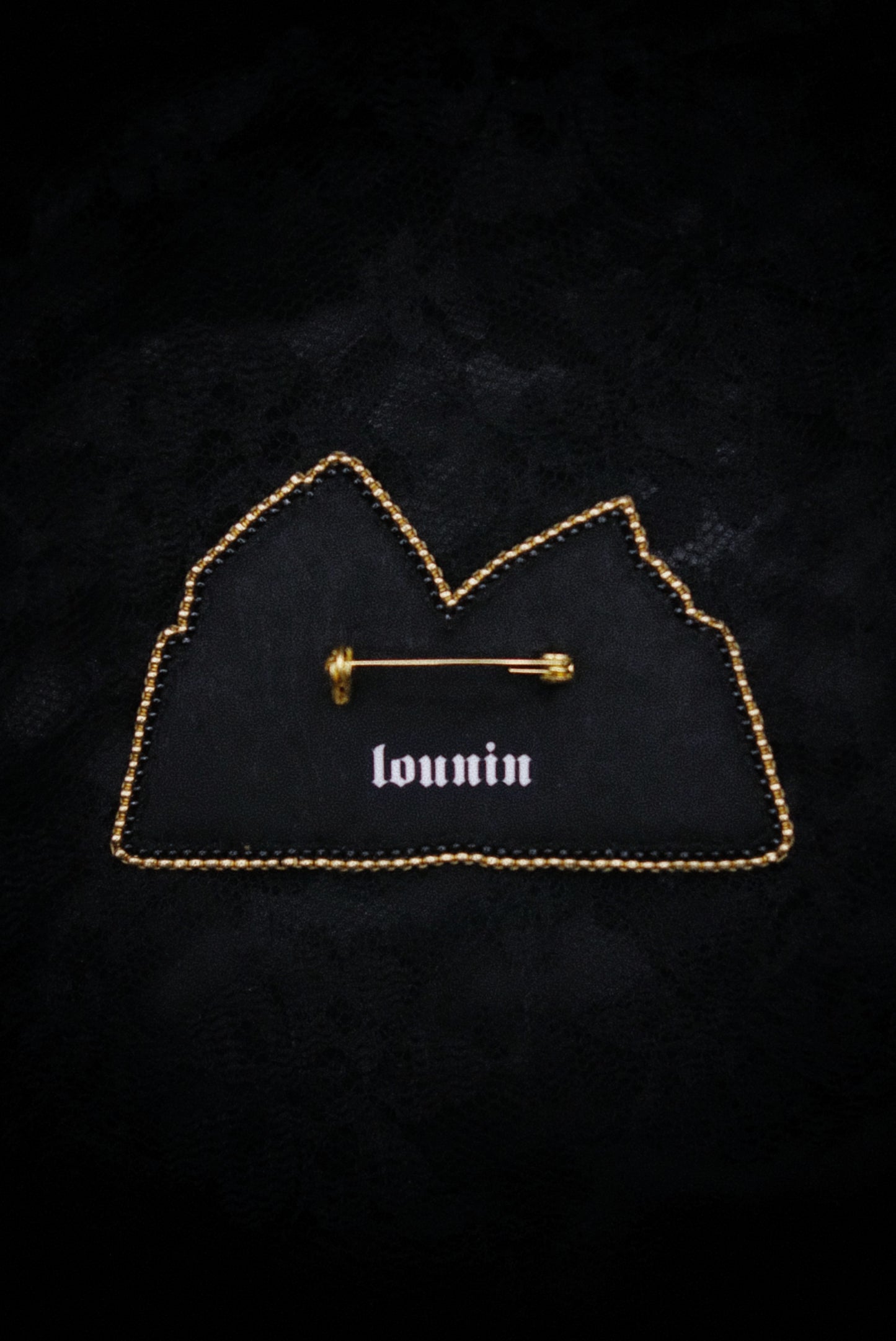 Broche livre