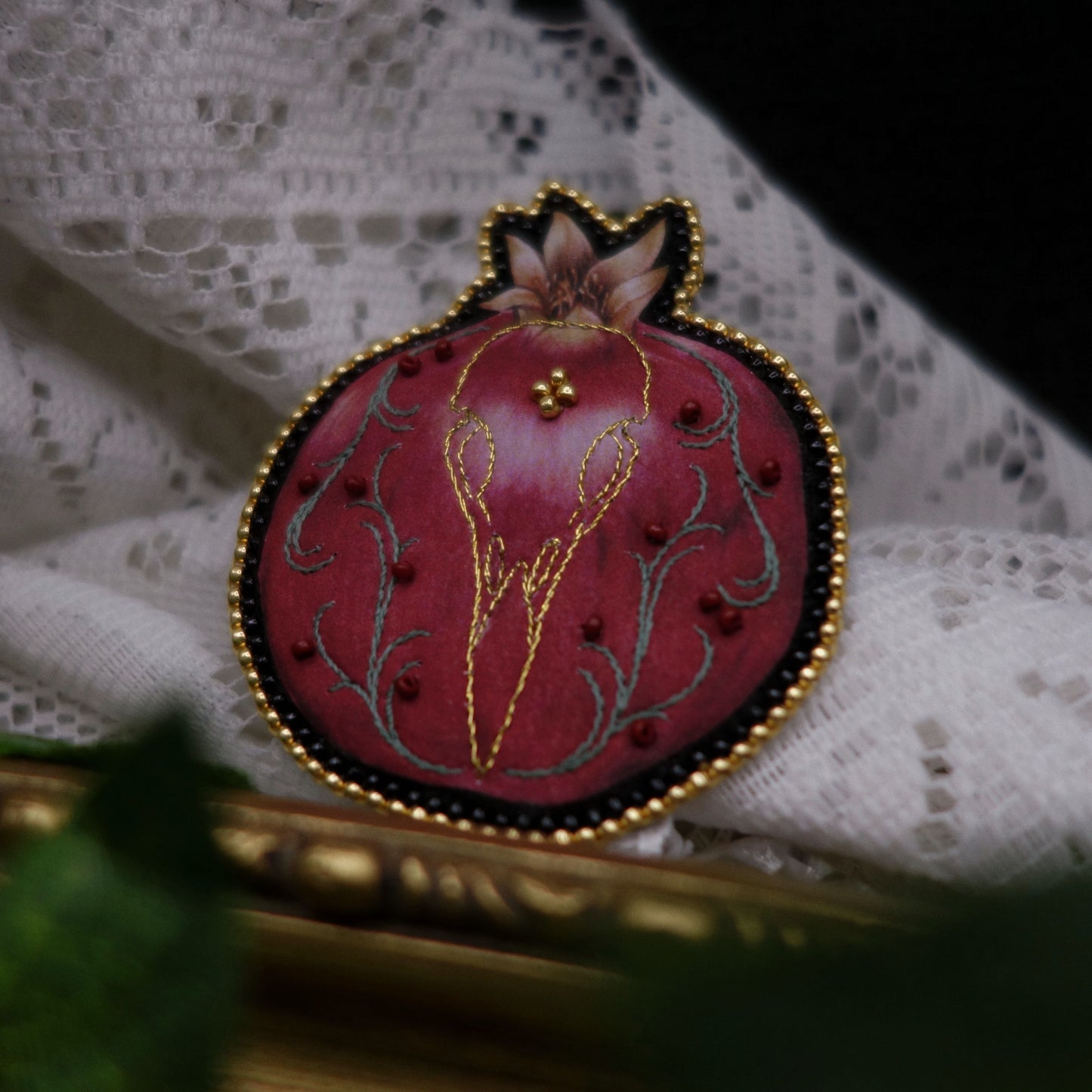 Broche grenade au crâne