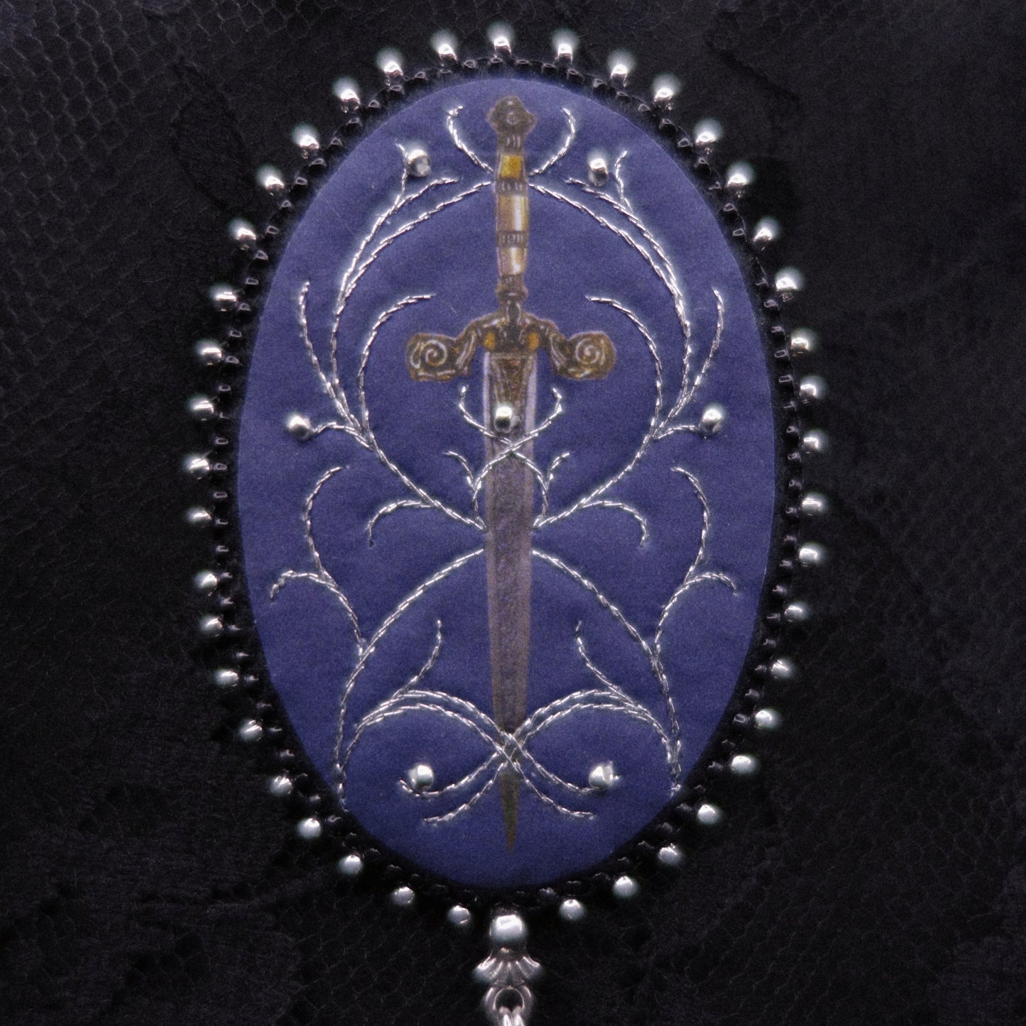 Broche épée