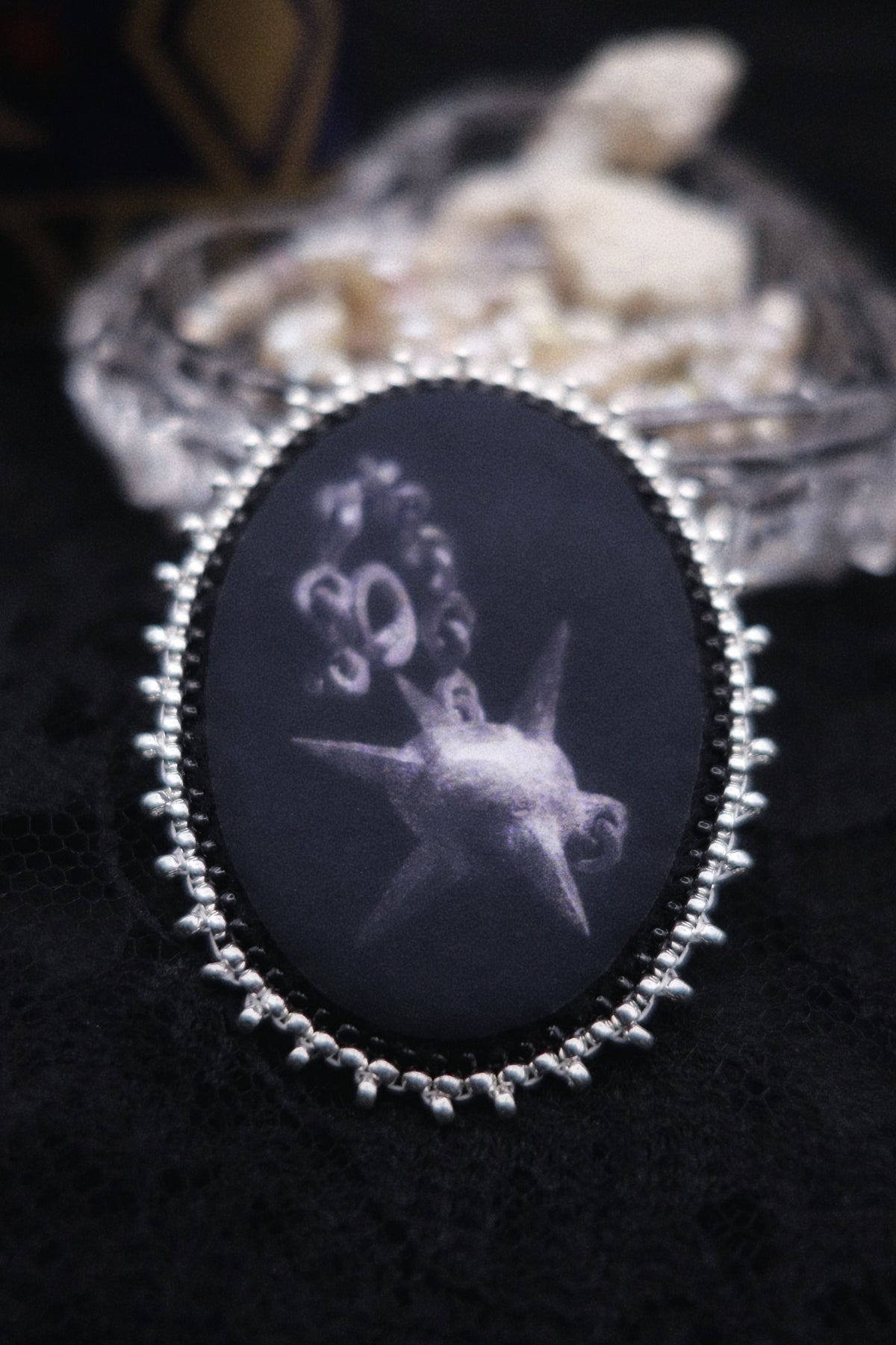 Broche fléau