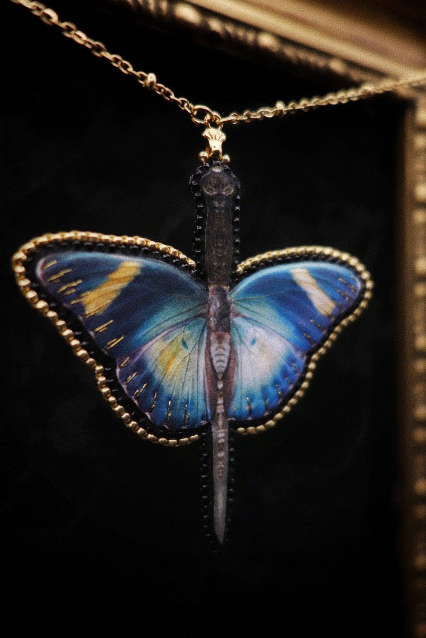 Collier papillon épée