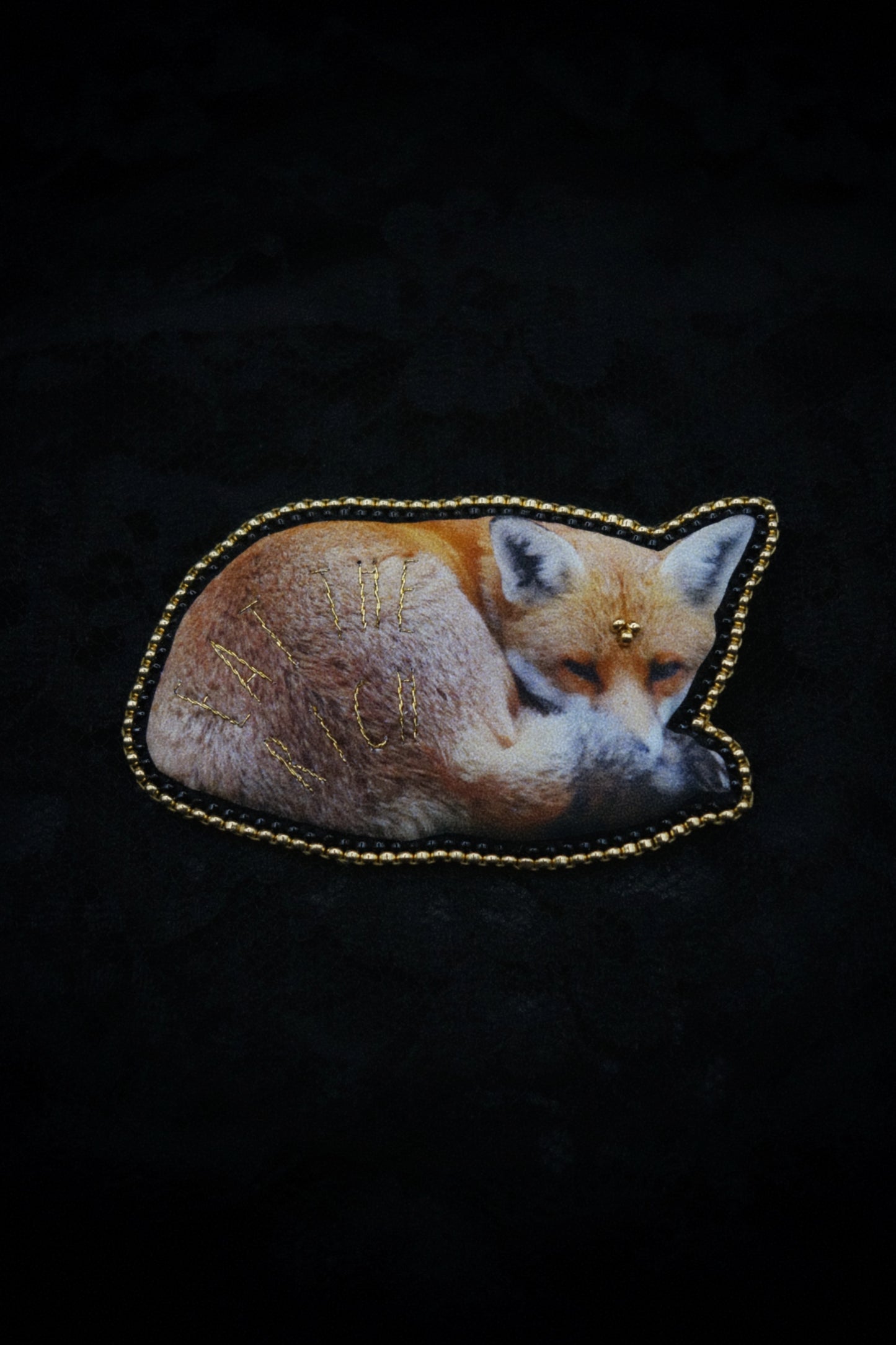 Broche renard "eat the rich"