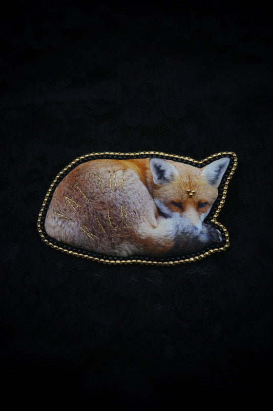 Broche renard "eat the rich"