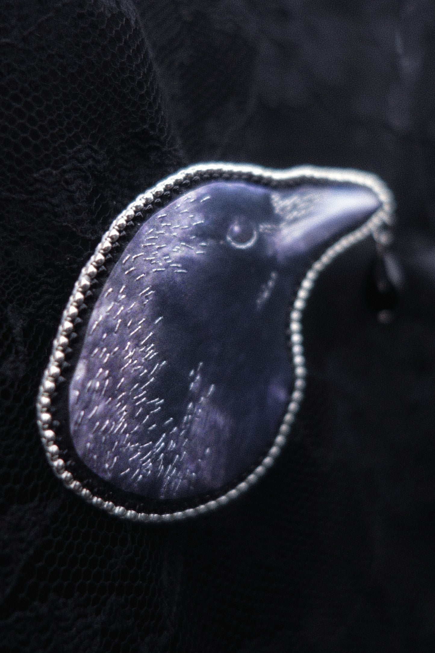 Broche tête de corbeau