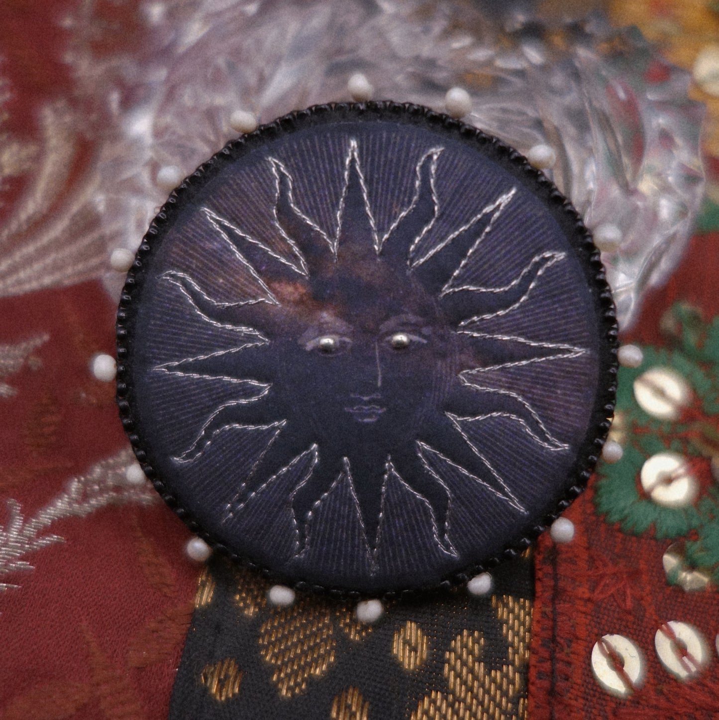 Broche soleil de minuit
