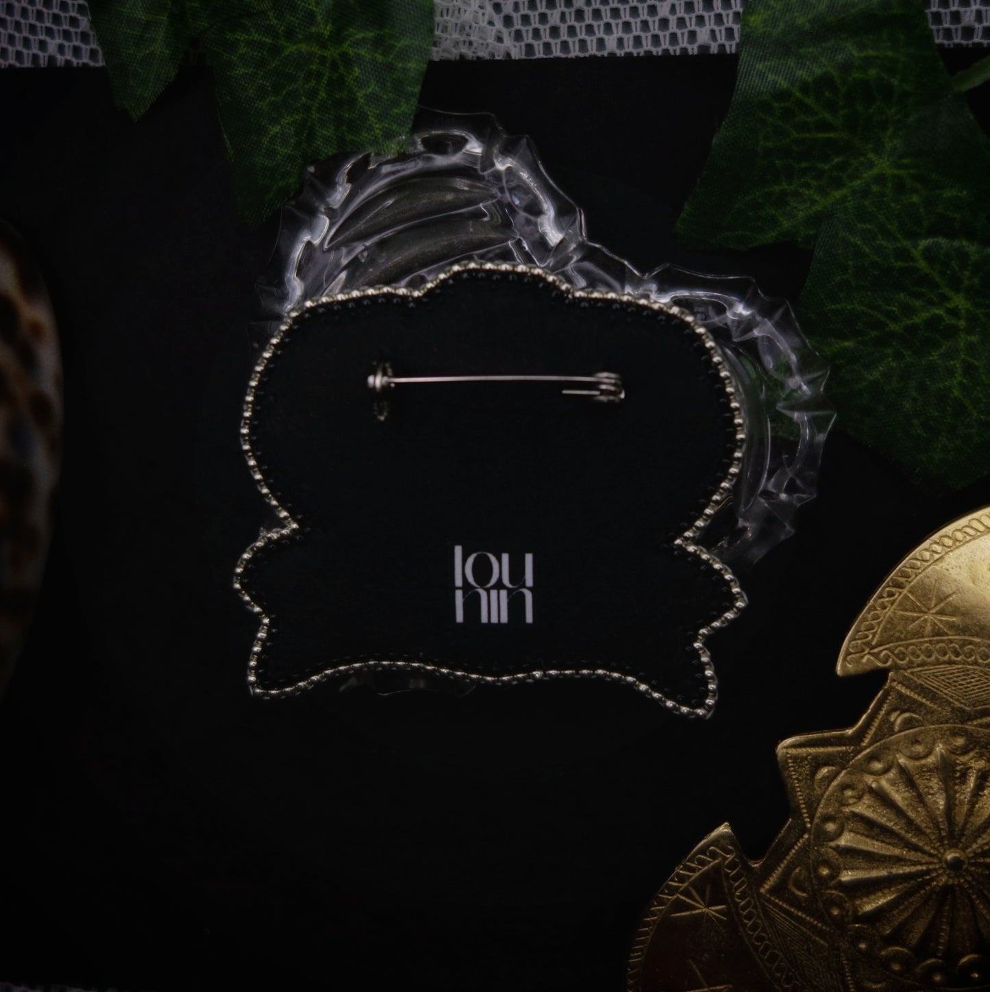 Broche double tête fleurie