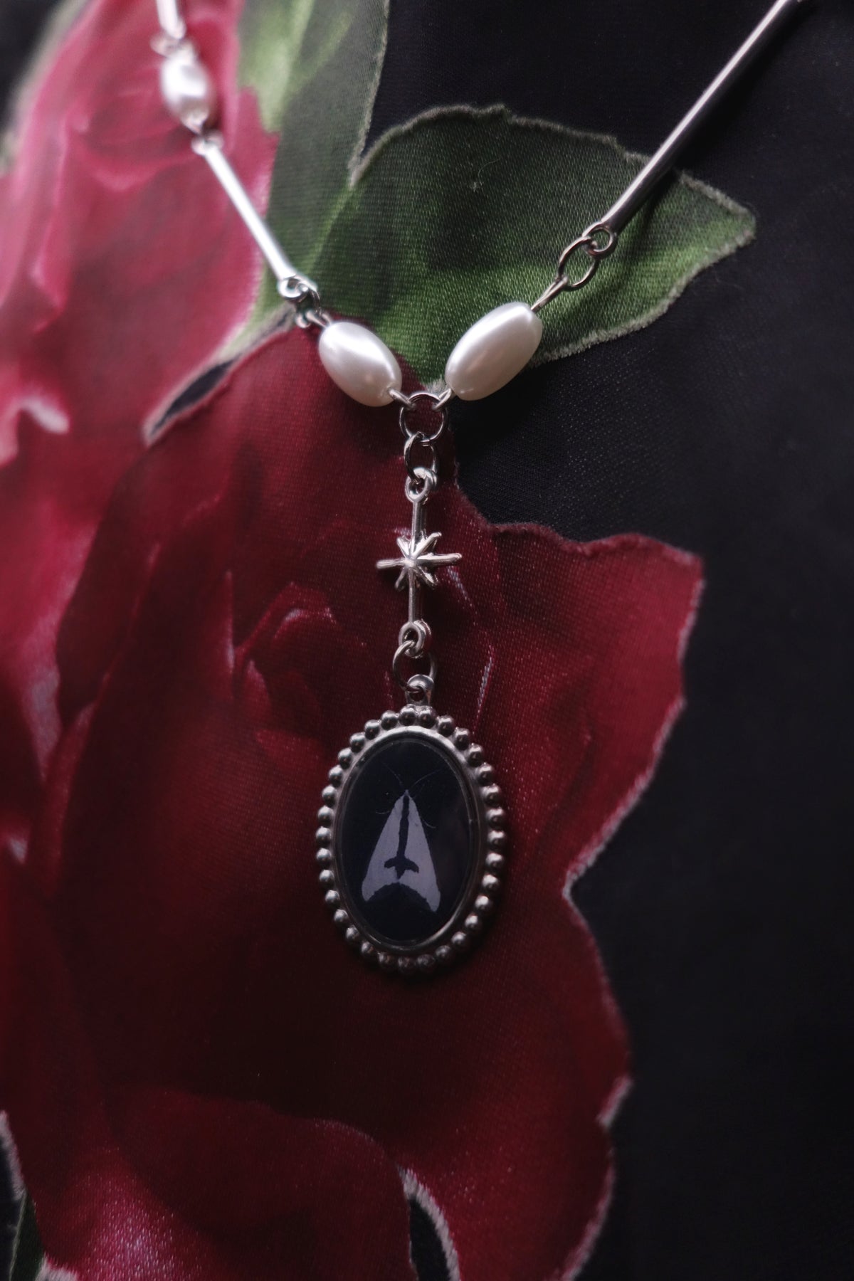 Collier papillon de nuit