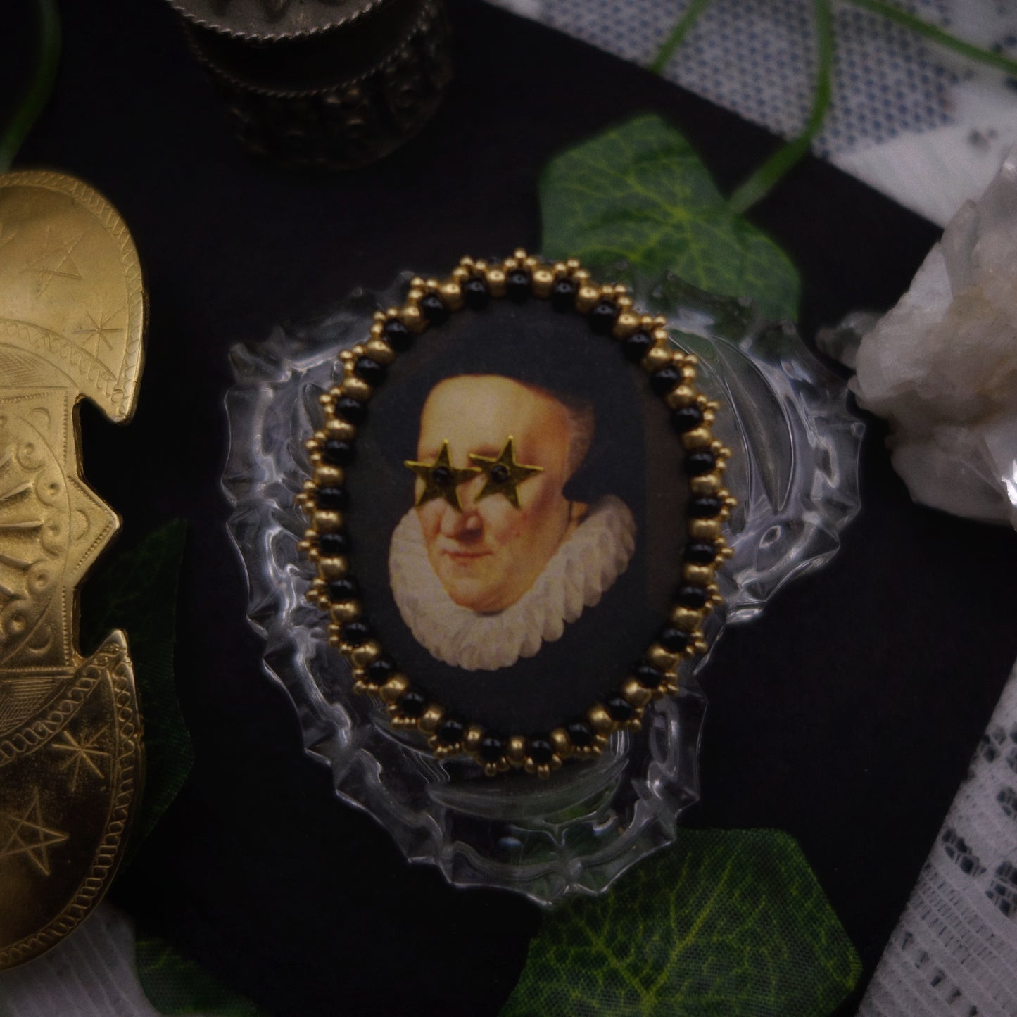 Broche portrait -- vide atelier