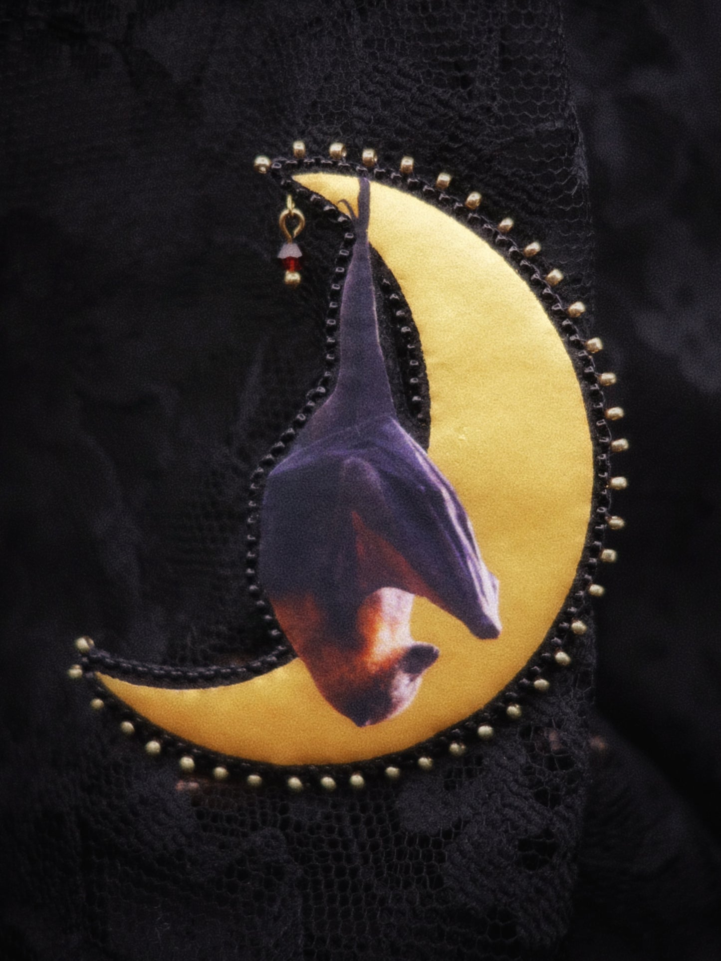 Broche chauve-souris et lune