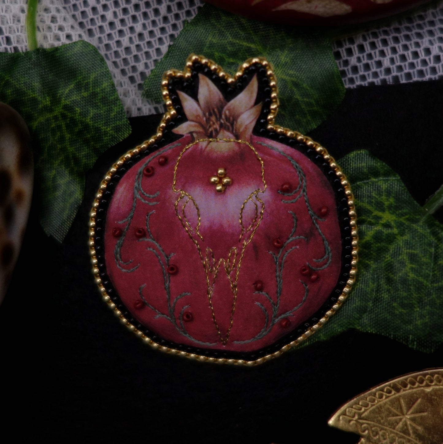 Broche grenade au crâne