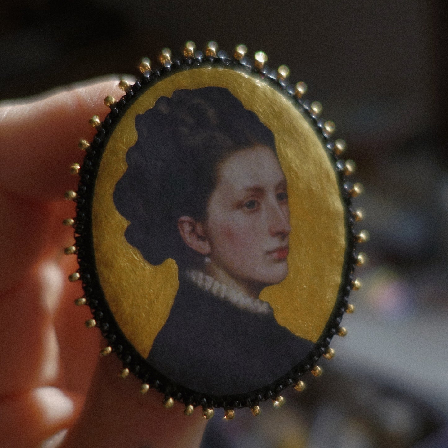 Broche portrait