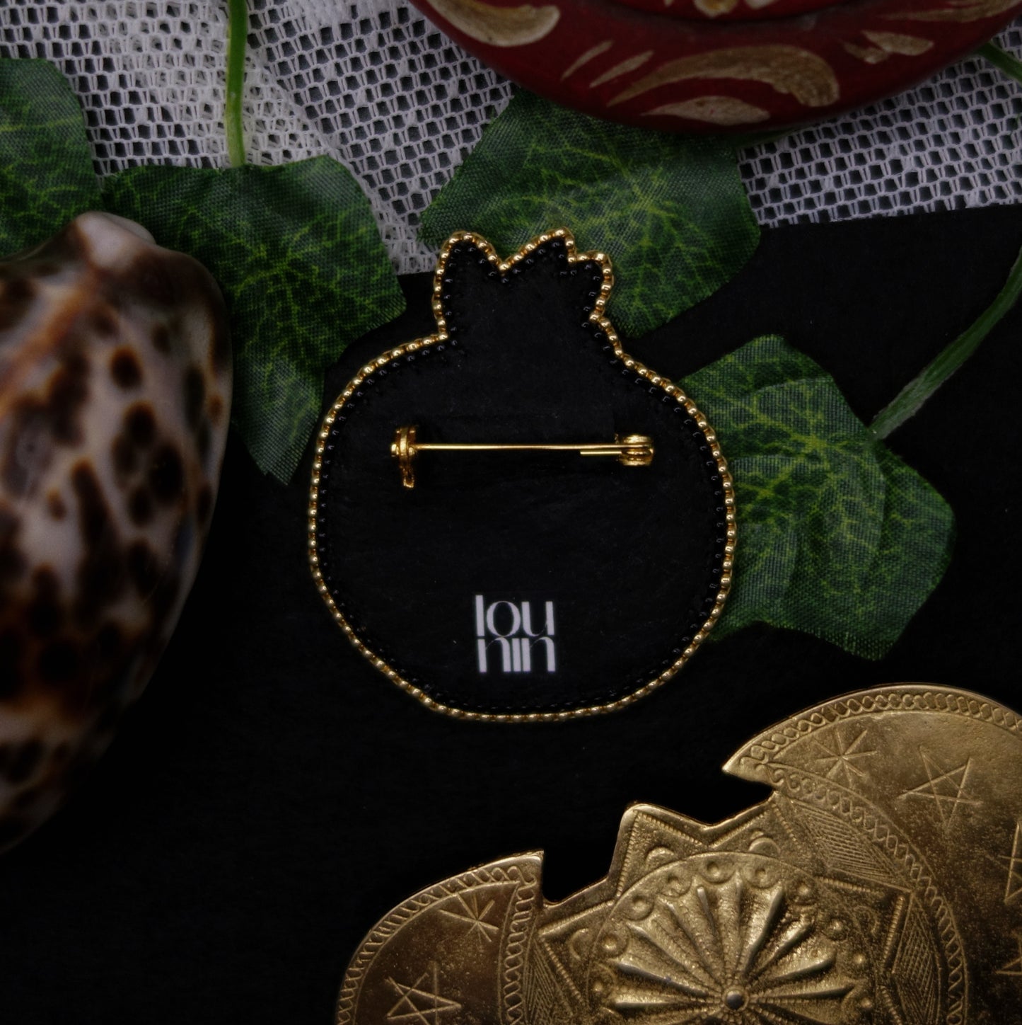 Broche grenade au crâne